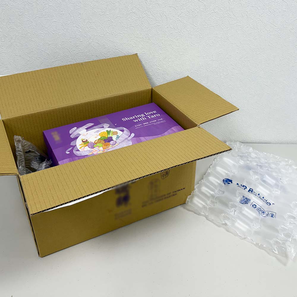 年節禮盒大量出貨包裝示意，透過填充型氣泡布固定禮盒位置，降低運送碰撞風險