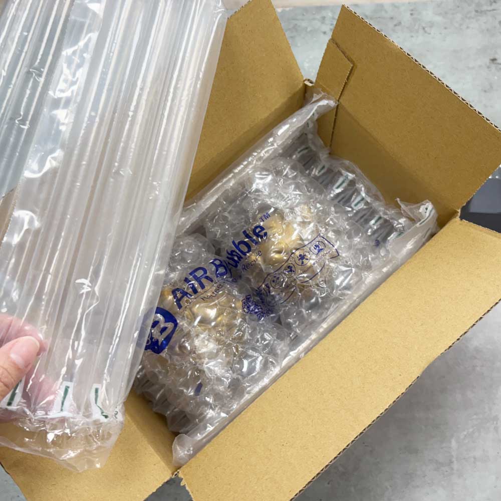 以氣柱捲作為主要防護，搭配強力氣泡布包裝居家飾品的出貨情境示意