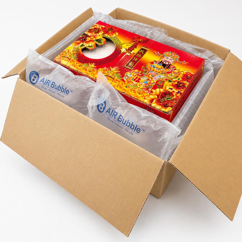 束帶香品禮盒完成氣泡布包覆與紙箱裝箱，提供四周緩衝並降低運送碰撞。