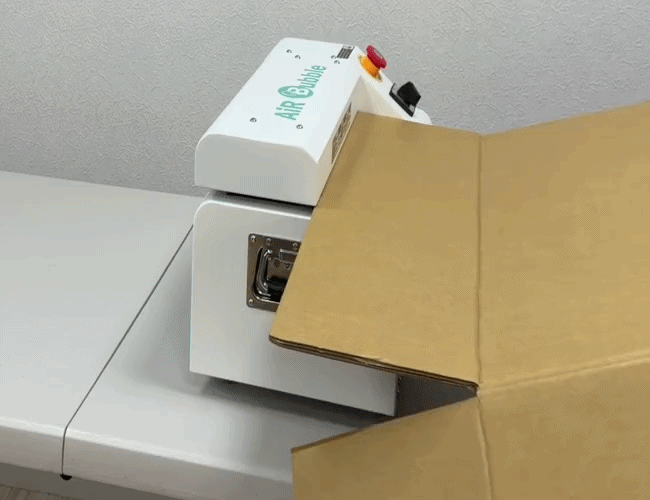 紙箱碎紙膨切機將厚瓦楞紙箱加工成緩衝包材